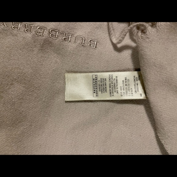 Burberry 100% cashmere scarf- made in Scotland - Picture 4 of 4